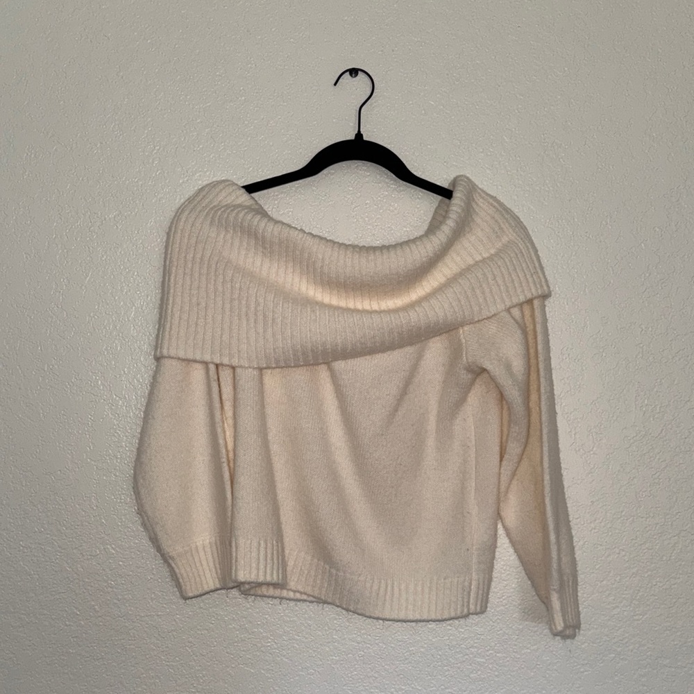 Abercrombie & Fitch Off-Shoulder Ivory Sweater